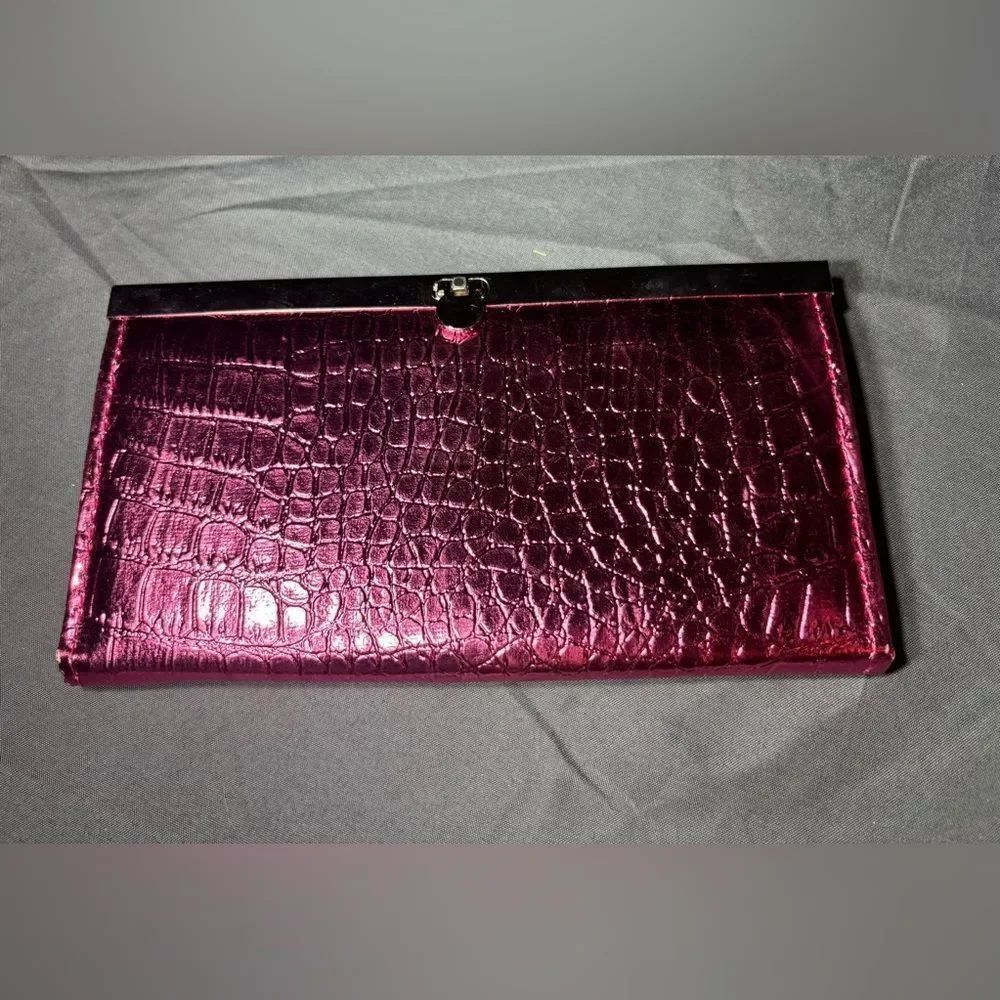 Women’s Metallic Croc-Embossed Pink Clutch EPC
